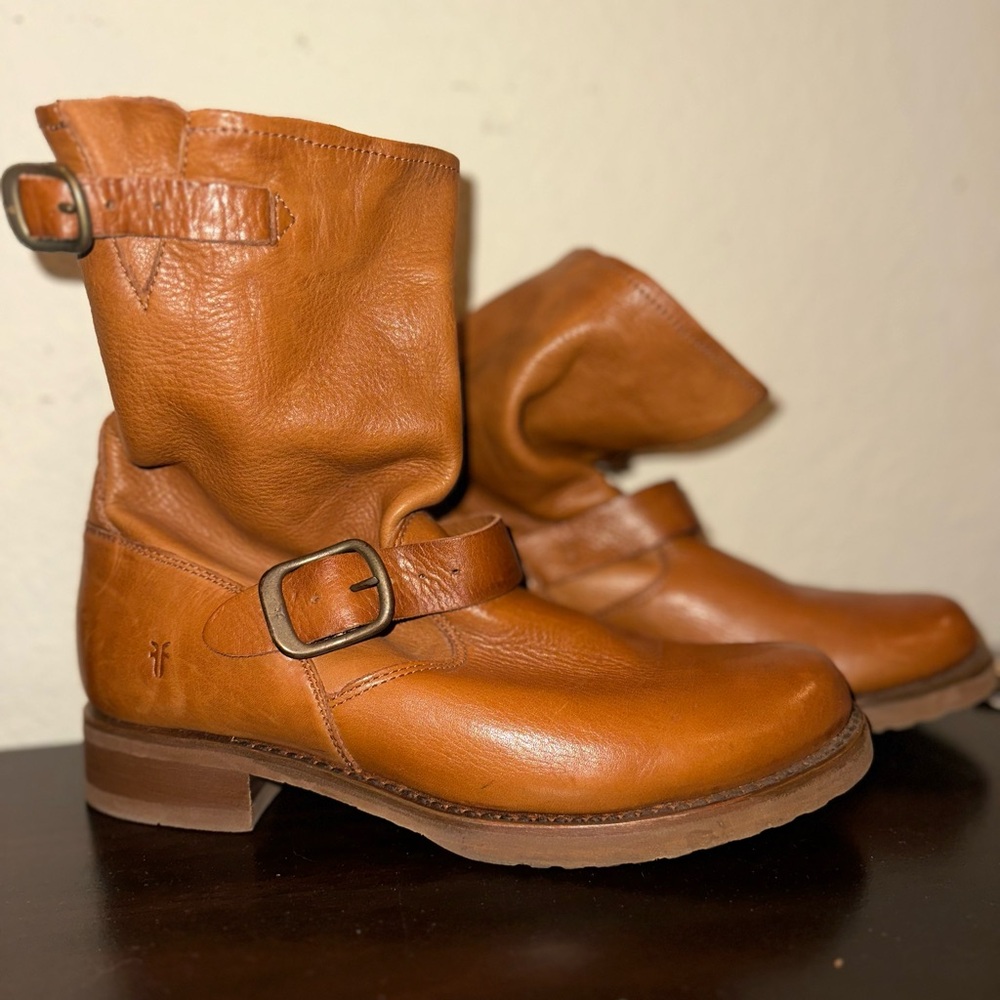 Frye Women's Veronica Ankle Booties in Tan Leather